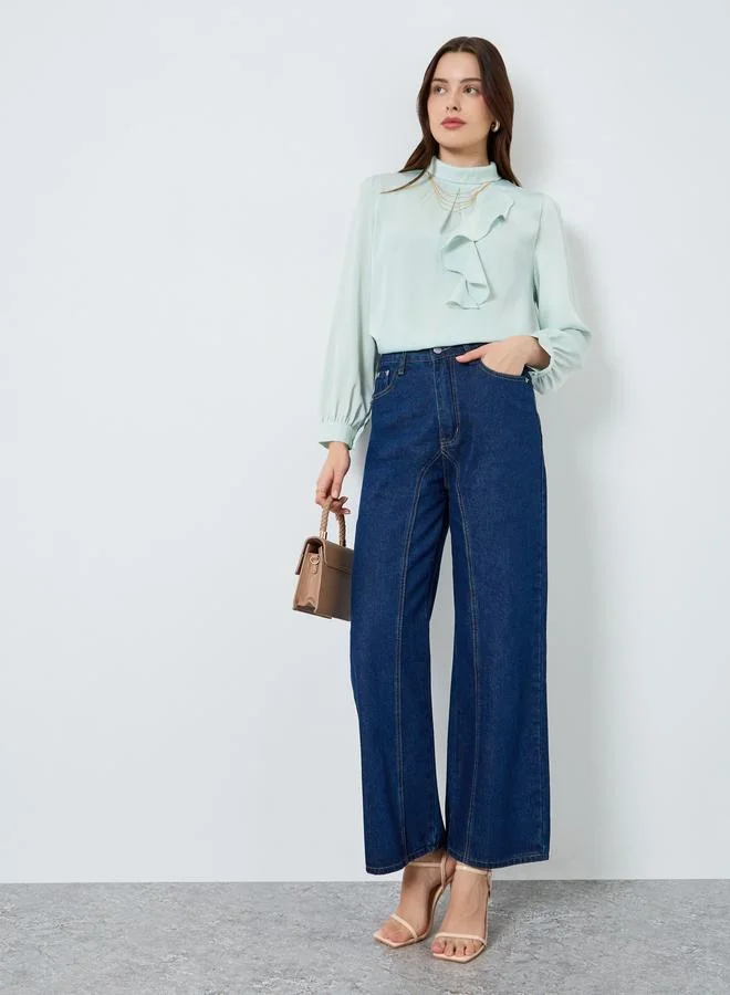 ستايلي بلوزة بكشكش وتفاصيل سلسلة